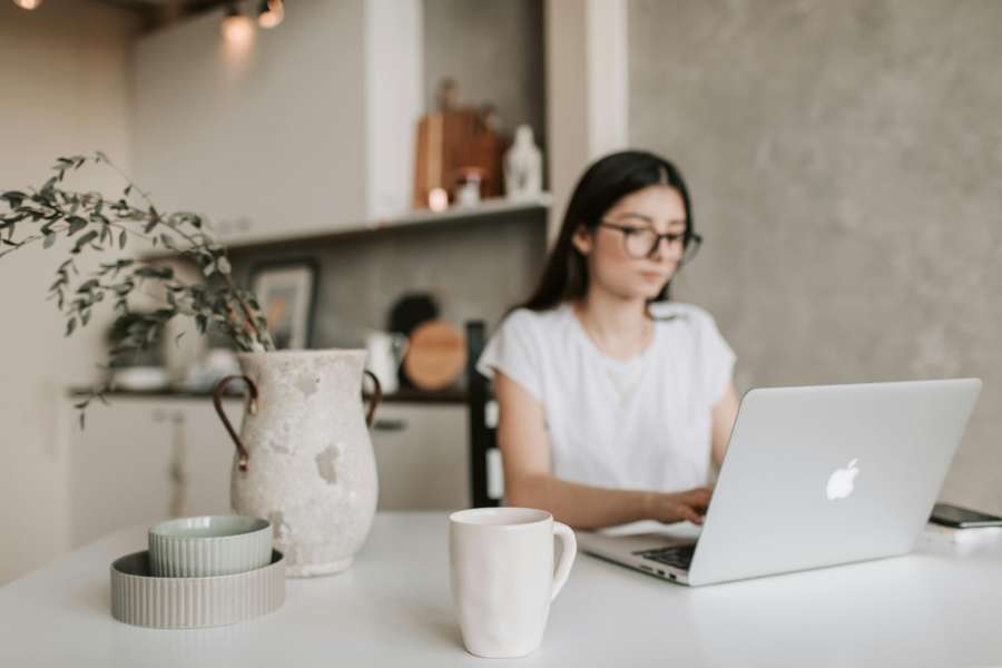 Espaço de convivência e local de trabalho combinados.