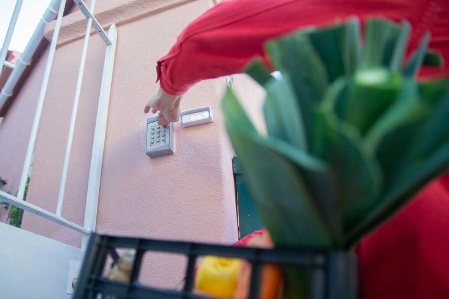 Quem deve pagar pelo conserto do interfone em apartamento alugado
