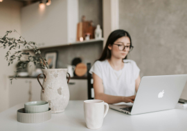 Espaço de convivência e local de trabalho combinados.