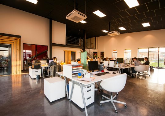 O mercado de imóveis de escritórios em Milão e Roma.