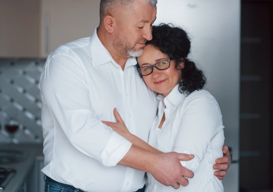 Casais que residem distantes em solo italiano: de que forma obter legalmente vantagens duplicadas pelo IMU e fazer a solicitação adequada do ISEE.