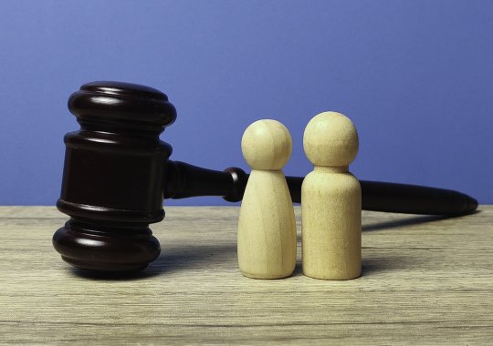 Venda de imóvel em relação estável: direitos dos companheiros não formalizados, perigos e disputas jurídicas.