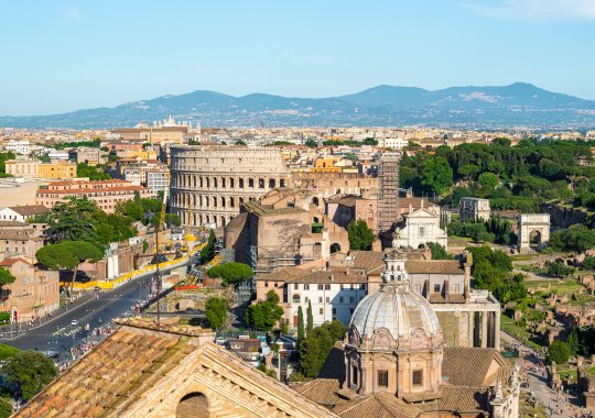 O setor de propriedades de alto padrão na Itália ultrapassa as diretrizes mundiais: como Milão e Roma estão enfrentando a incerteza econômica.