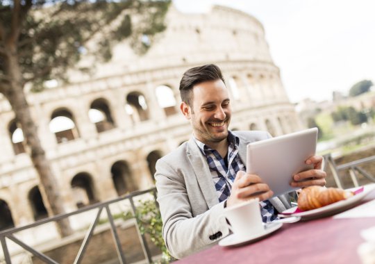 Roma no foco dos investidores: a Forbes Global Properties realça o mercado imobiliário luxuoso da cidade no contexto global.