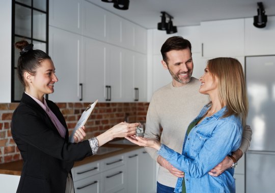 Como adquirir uma casa com empréstimo hipotecário de maneira segura e evitar ficar sem recursos: perigos e sugestões de um tabelião.