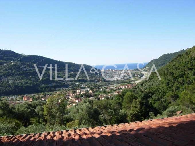 Villa com vista para o mar e pomar em Camporosso