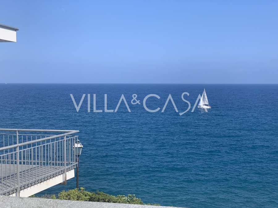 Villa com praia privada em Bordighera.