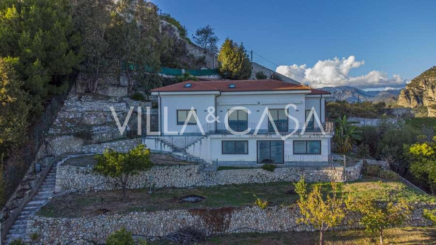 Villa à beira-mar em Ventimiglia - à venda