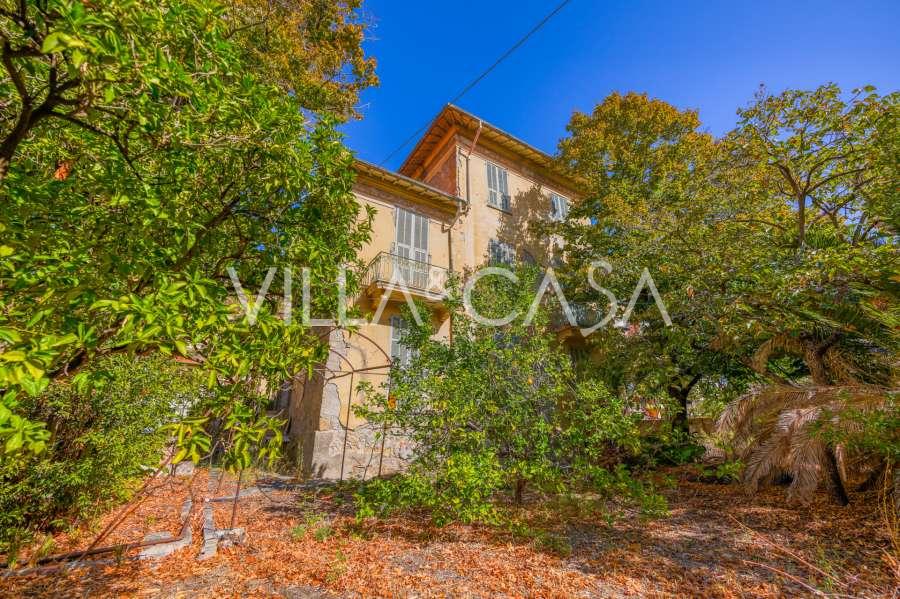 Villa de 450 m2 em Ventimiglia para restauração.