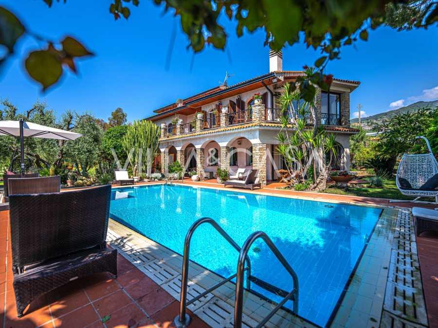 Villa em Sanremo à venda.
