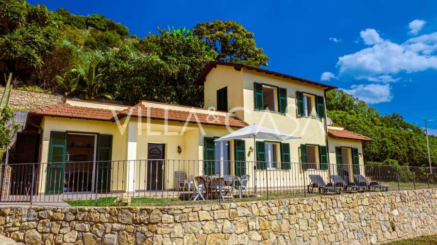 Villa em Sanremo, a apenas 100 metros da praia.