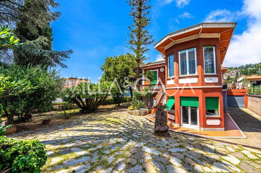 Villa à beira-mar em Sanremo, 380 m2.