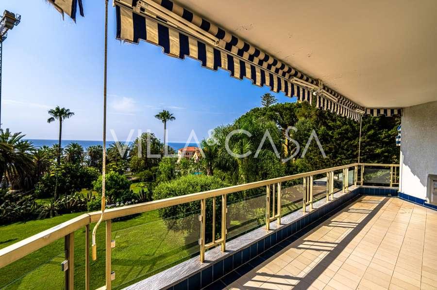 Apartamento na primeira linha em Sanremo.