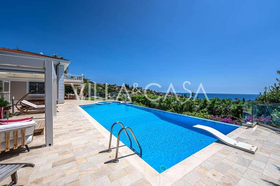 Villa de luxo de 400 m2 em Sanremo.