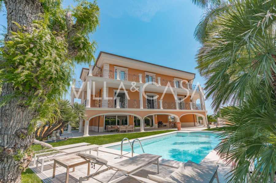 Villa de luxo de 1000 m2 em Taggia.