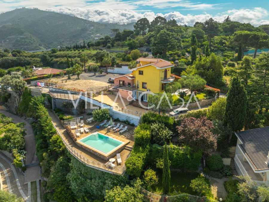 Casa em Bordighera com vista panorâmica para Mônaco.