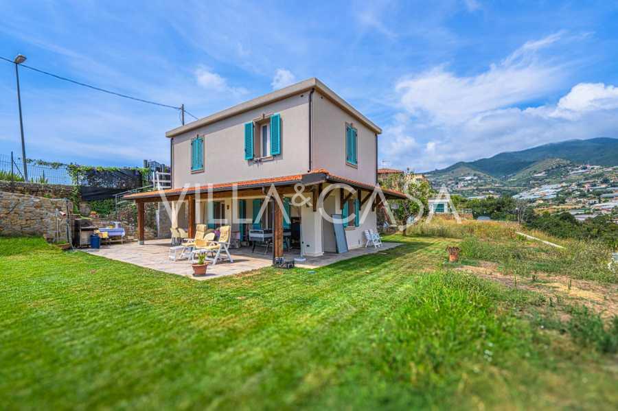 Nova casa em Sanremo com vista panorâmica para o mar