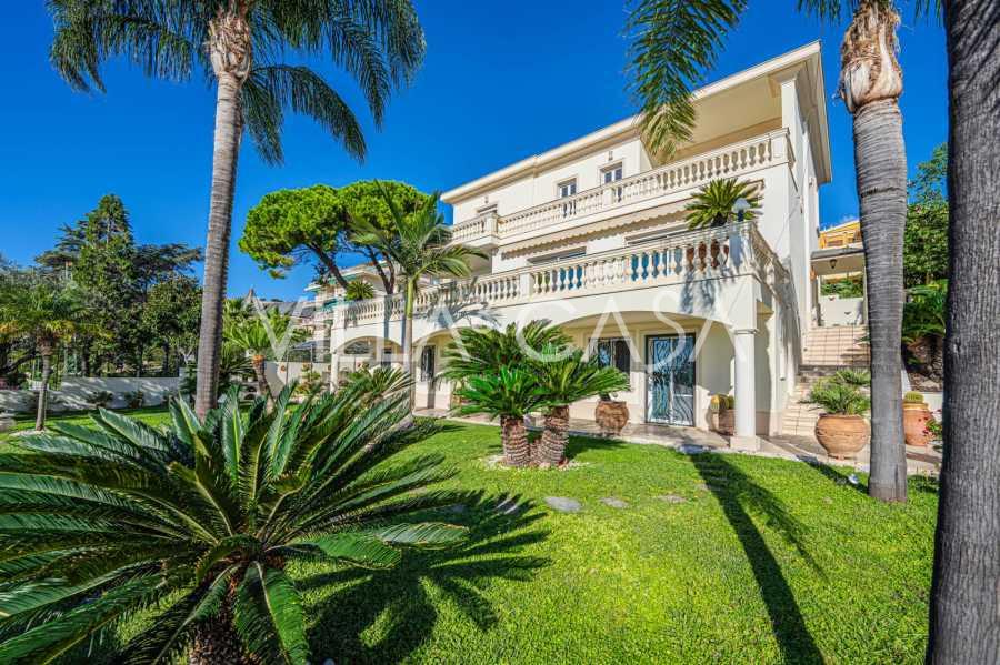 Villa à beira-mar em Sanremo.