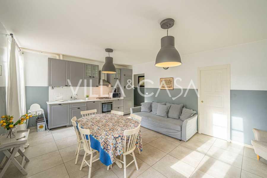 Apartamento à beira-mar para alugar em Sanremo, com quatro quartos.