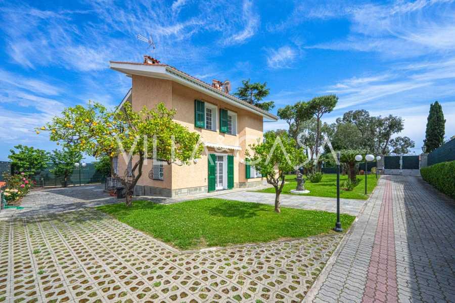 Aluguel de longa duração de uma villa em San Remo.