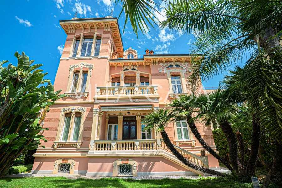 Luxuosa villa de classe premium na região da Ligúria.