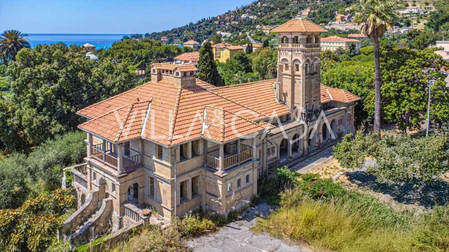 Luxuosa villa inglesa perto de Mônaco