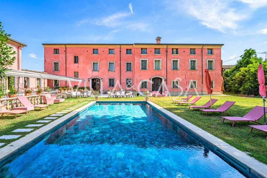 Hotel de luxo em Reggio Emilia.