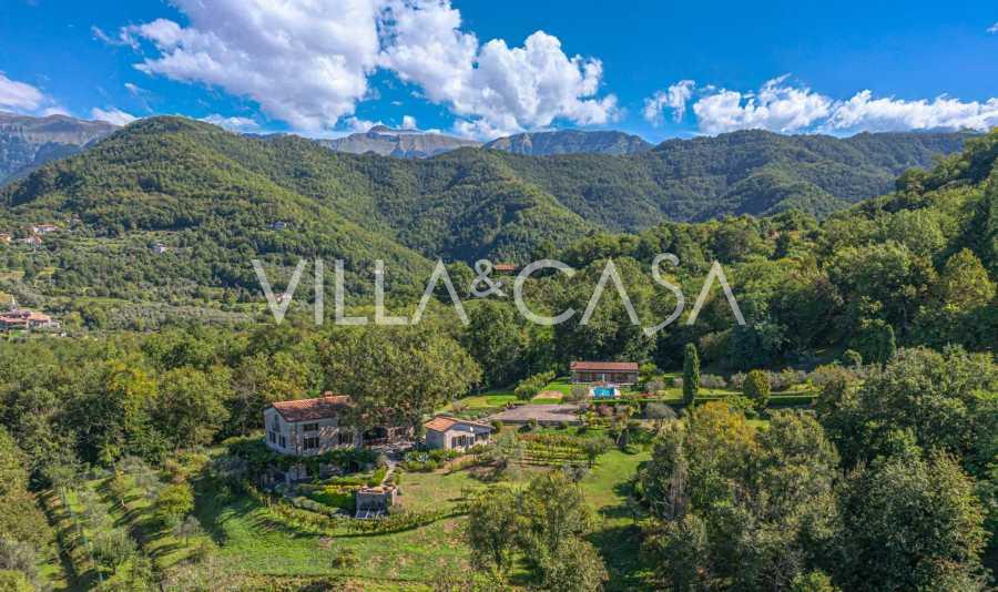 Luxuosa villa em Bagnone, Toscana, à venda.