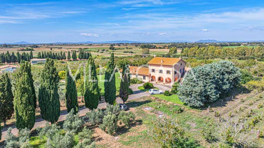 Casa de fazenda à venda em Tarquínia
