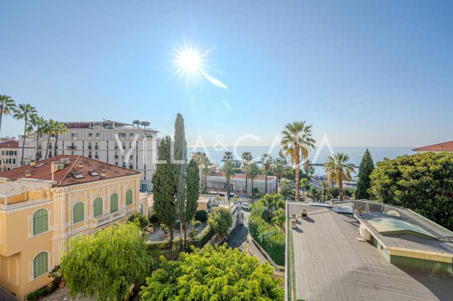 Apartamento de luxo com vista para o mar em Sanremo.