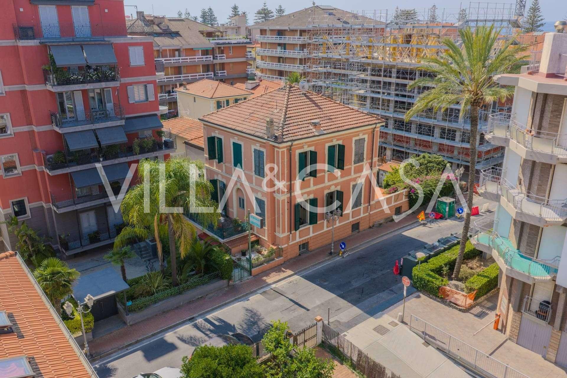 Hotel de luxo no centro de Bordighera à venda