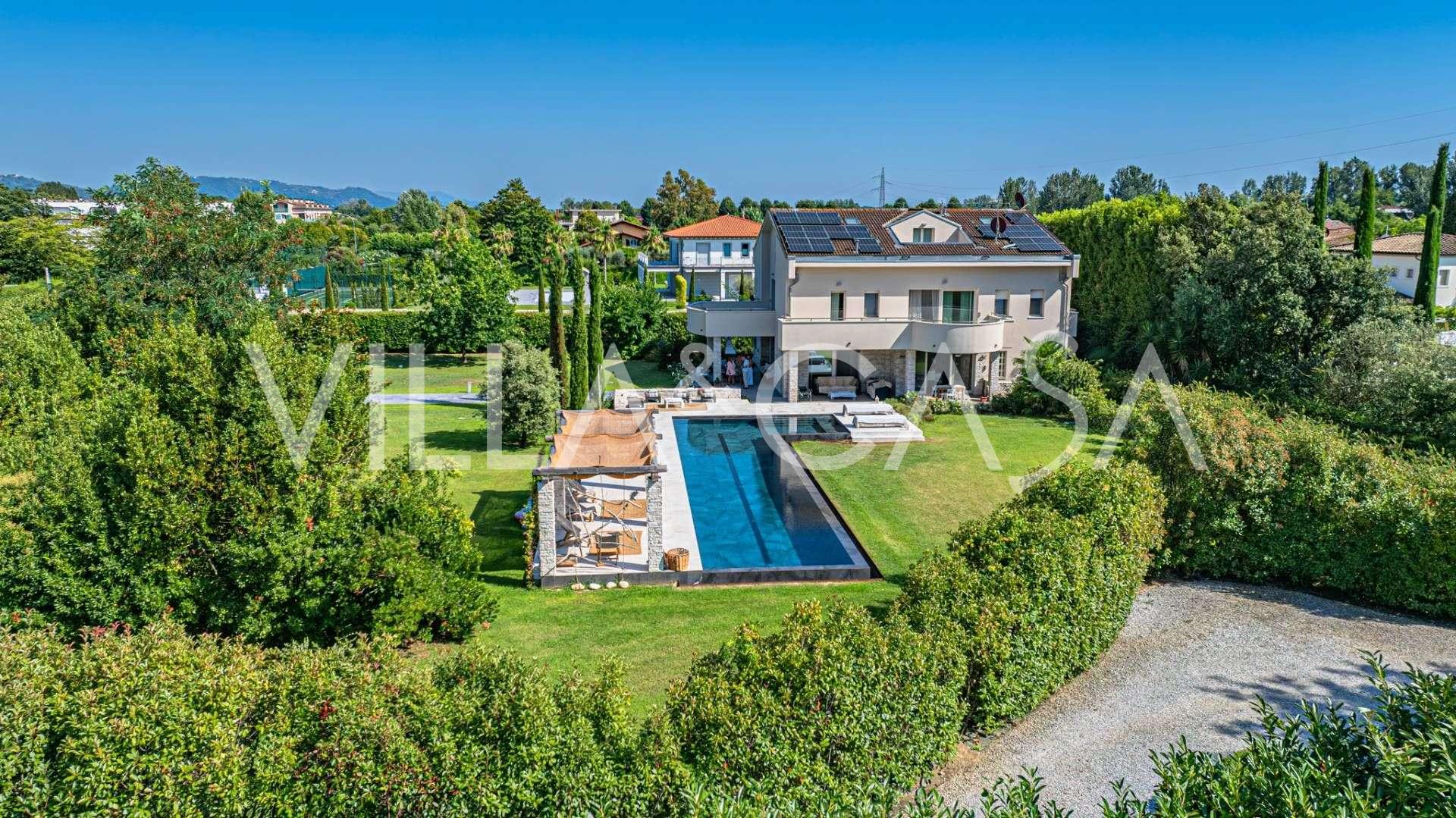 Villa com piscina em Forte dei Marmi à venda