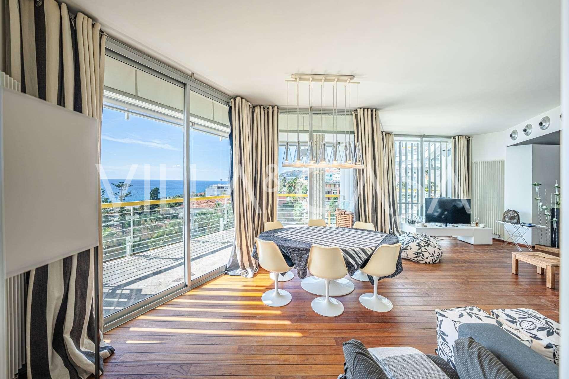 Apartamento luxuoso à beira-mar em Sanremo à venda