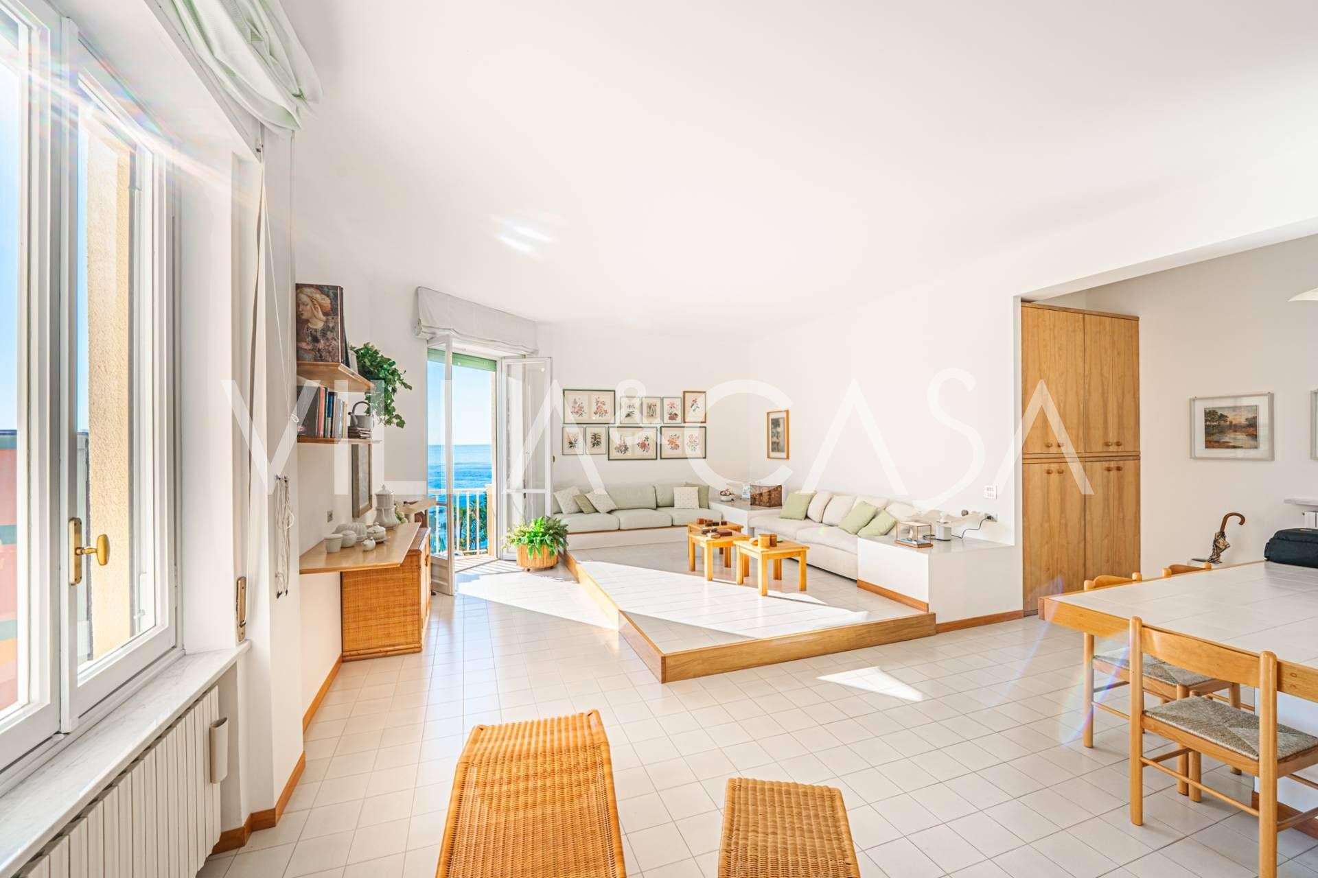 Apartamento à beira-mar em Sanremo, opção luxuosa à venda