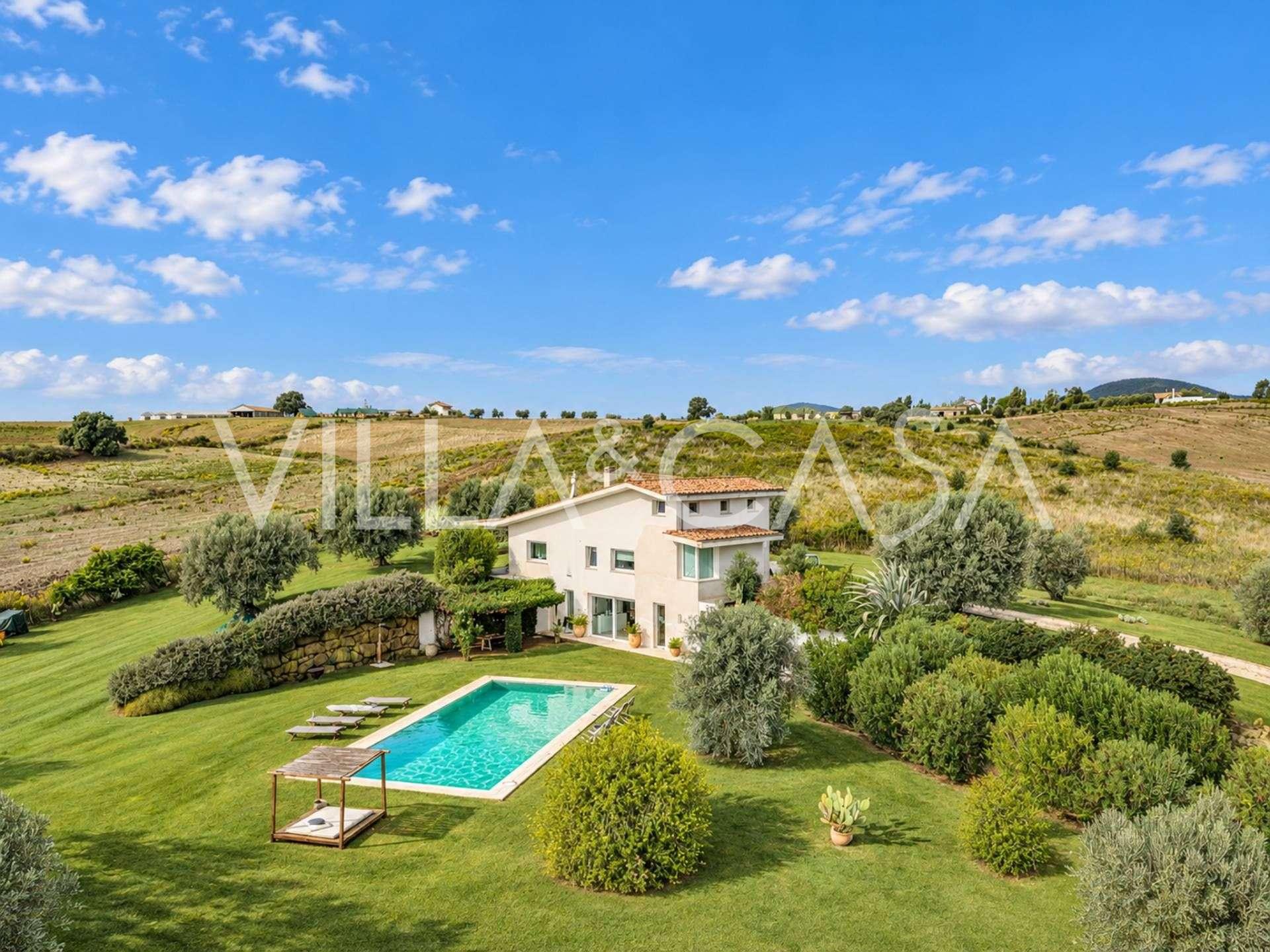 Vila à venda com piscina e vista panorâmica na fronteira do Lácio e da Toscana