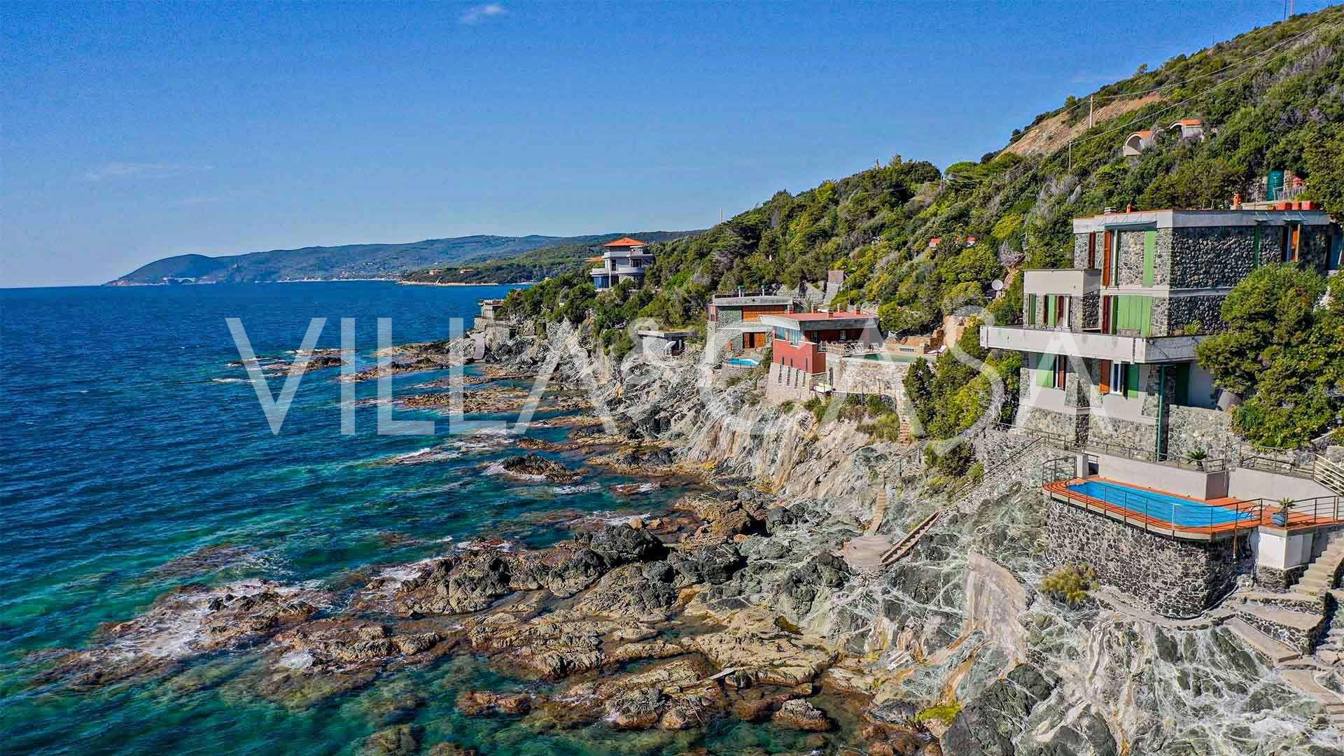 Vila de prestígio com piscina à beira de Castiglioncello à venda