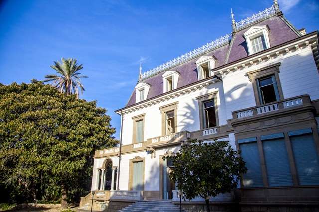 Villa à beira-mar em Sanremo com um toque histórico.