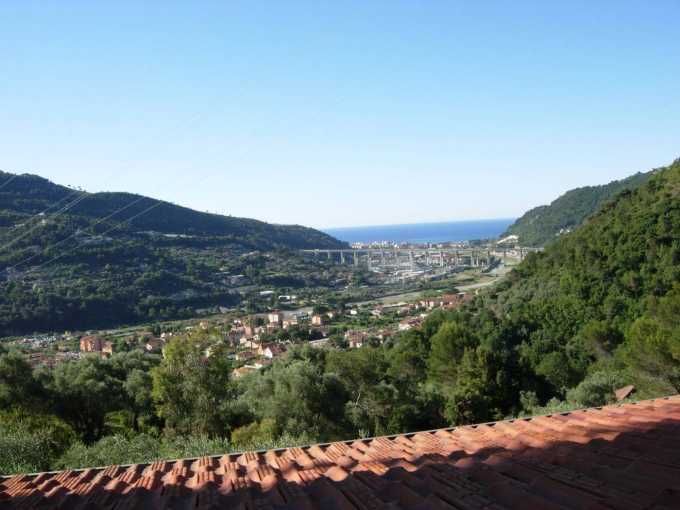 Villa com vista para o mar e pomar em Camporosso