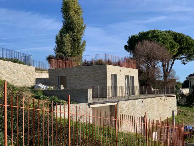 Nova casa com vista para o mar em Bordighera.