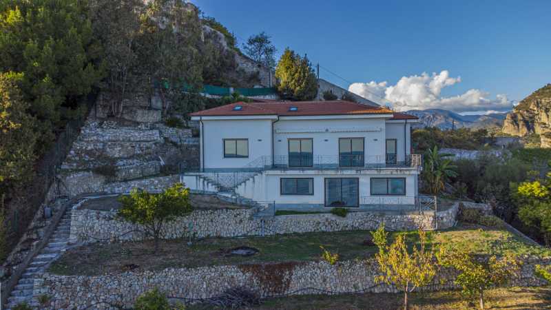 Villa à beira-mar em Ventimiglia - à venda