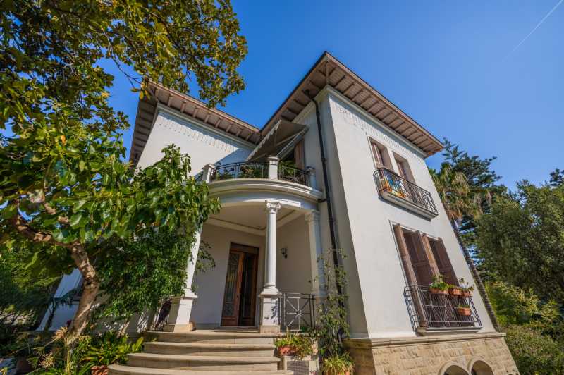 Casa à beira-mar em Bordighera.