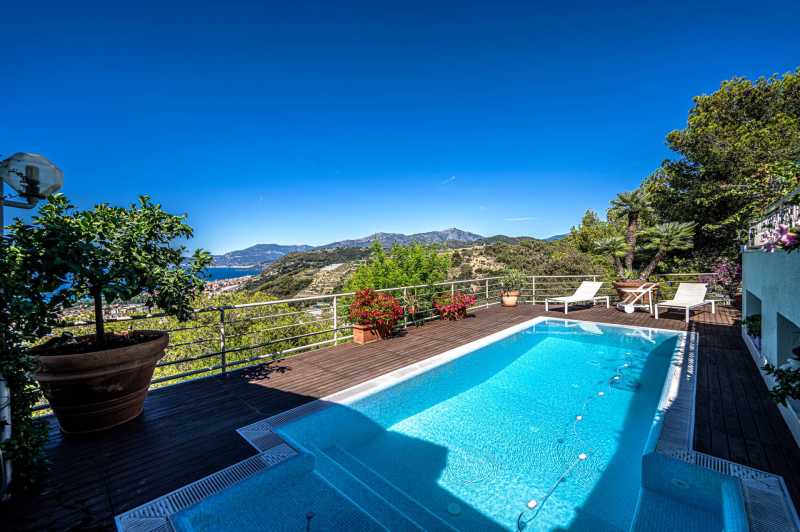 Villa com vista panorâmica para Mônaco em Bordighera.