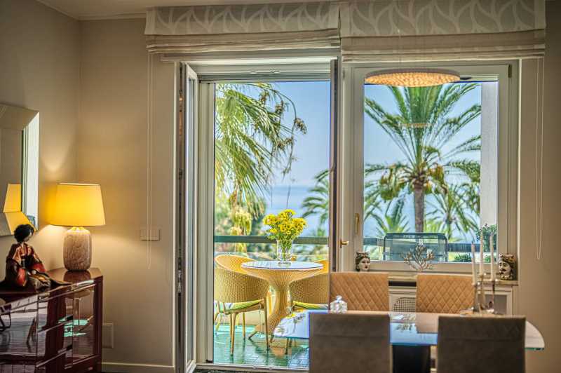 Apartamento de três quartos com vista para o mar em Sanremo.