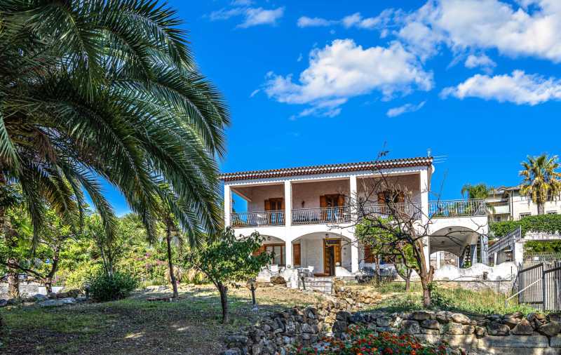 À venda casa em Sanremo.