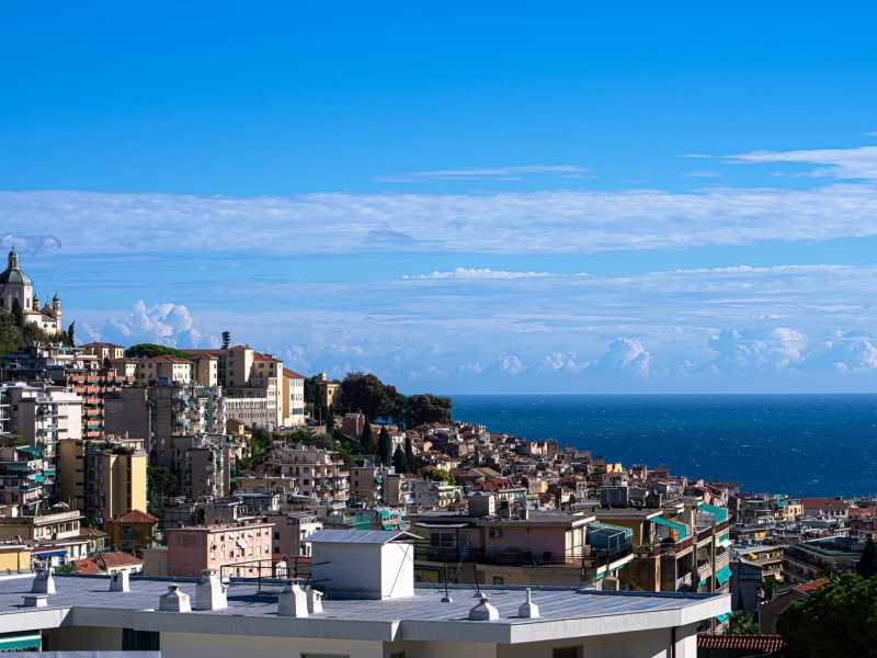 Casa para duas famílias em Sanremo, à venda