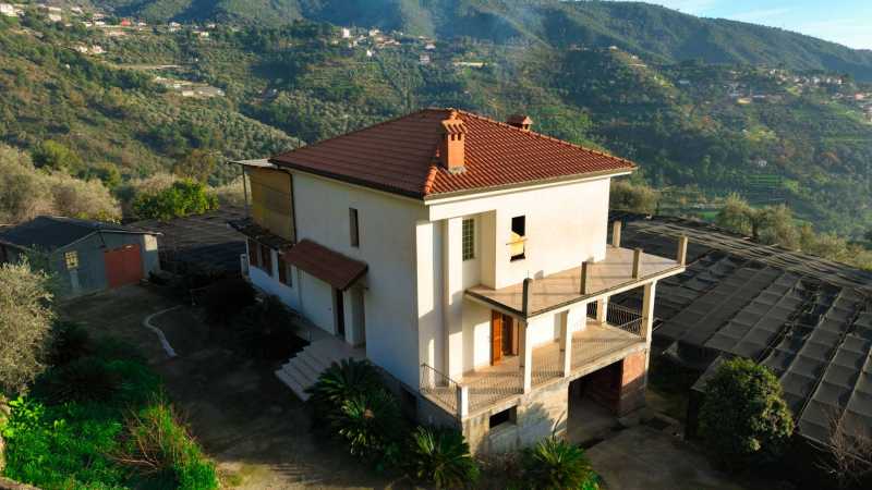 Casa à venda em Valbom.