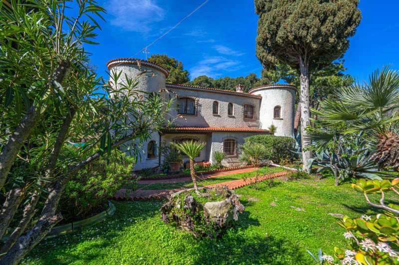 À venda casa em Bordighera