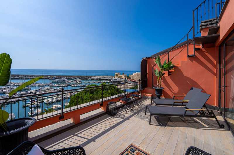 Apartamento à beira-mar em Sanremo para alugar.