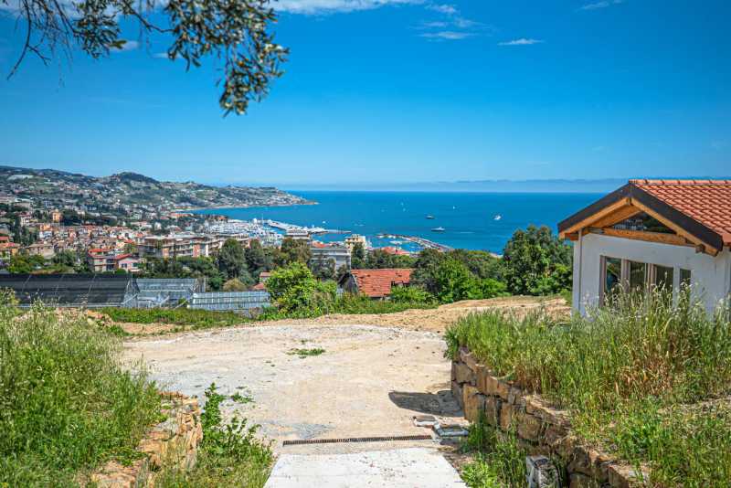 A casa em Sanremo está em construção.