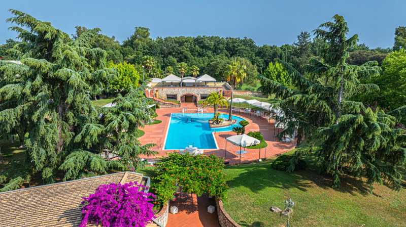 Villa de luxo com piscina e parque em Latina